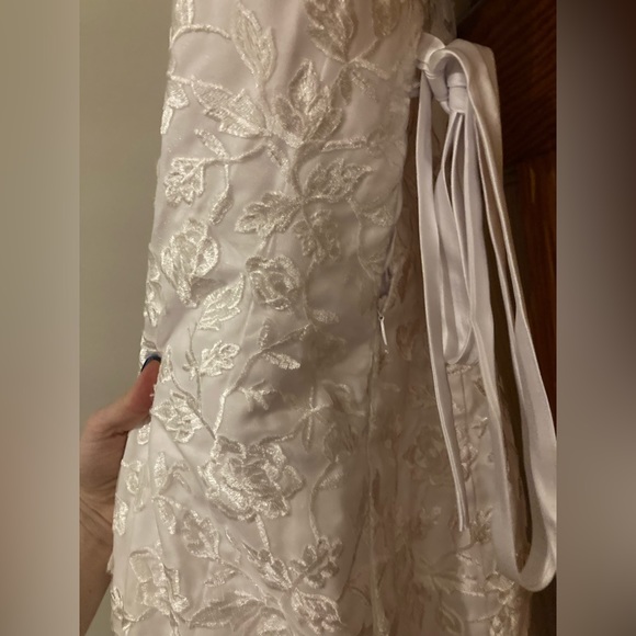 ✨NEVER WORN✨ Off Shoulder, White Lace Wedding Dress - Picture 7 of 13